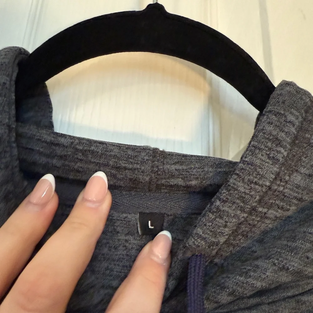 Women’s Michigan Wolverines Gray Hoodie - Large - Picture 4 of 7